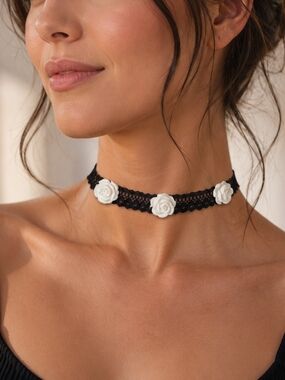 Elegant Black Lace Choker With Roses
